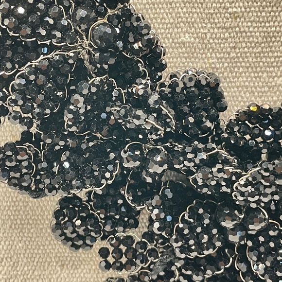 Natasha Faceted Black Crystal Layered Flower Design Statement Bib Necklace NWT - Picture 6 of 15